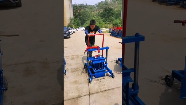 Mobile pallet-free brick making machine